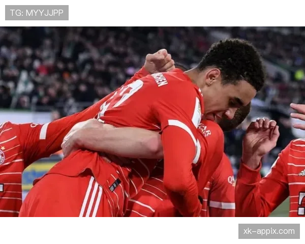 厄德高与穆西亚拉：技术型中场的战术定位与风格分野