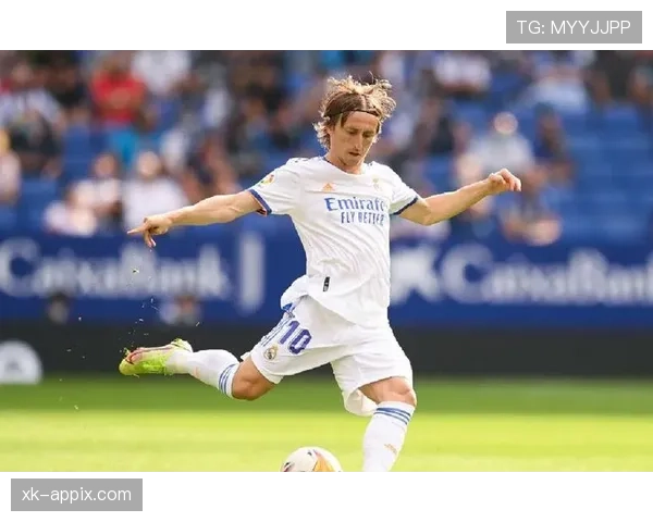 博格巴与莫德里奇：球权集中度分化，前者更倚重个人推进后者体系分配